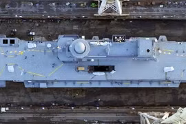 Cận cảnh tàu sân bay trực thăng nhỏ nhất thế giới 