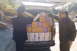 Thu giữ hơn 1.800 chai sữa chua nhập lậu