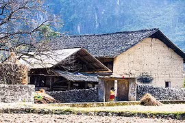 Bí mật ít biết về kiến trúc nhà trình tường của người Mông