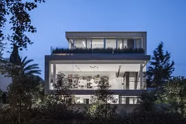 Ngây ngất biệt thự hiện đại trắng tinh khôi giữa vườn cây xanh