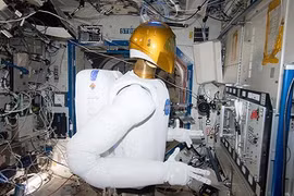 Cận cảnh robot hỗ trợ con người làm việc ngoài vũ trụ