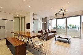 Bỏ vách ngăn cố định, căn hộ Hà Nội đẹp bất ngờ