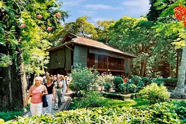 Ngôi nhà sàn bình dị trong Phủ Chủ tịch tại Hà Nội 