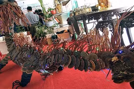 Phát sốt nấm lim xanh "rồng" khổng lồ hình giá 100 triệu 