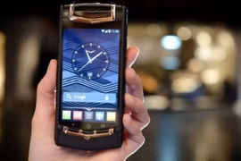 Sao thừa nước mắt khóc thương cho kẻ giàu?