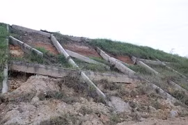 Nước ngầm đẩy gãy kênh bê tông ở dự án thuỷ lợi ngàn tỉ?