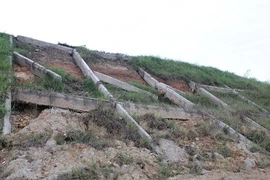 Nước ngầm đẩy gãy kênh bê tông ở dự án thuỷ lợi ngàn tỉ?