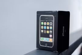 Chiêm ngưỡng iPhone đời đầu nguyên hộp giá 1.000 USD