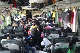 Vé tàu, xe tăng phi mã, vật vã đường về quê!