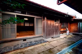 Ngắm căn nhà gỗ đẹp hút hồn từ thế kỷ trước