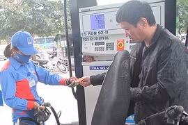 Tăng thuế xăng 8.000 đồng, dân có nghĩa vụ phải đóng 