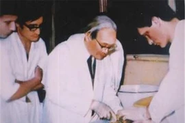 Google Doodle vinh danh GS Tôn Thất Tùng - người làm rạng danh y học Việt