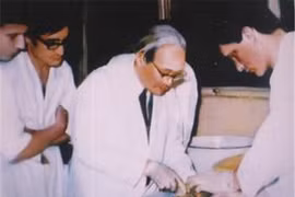 Google Doodle vinh danh GS Tôn Thất Tùng - người làm rạng danh y học Việt