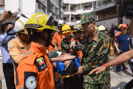  Việt Nam phối hợp giải cứu thành công 1 nạn nhân động đất ở Myanmar
