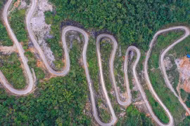 Kinh ngạc vẻ đẹp đèo Mẻ Pia 14 tầng “đáng sợ” nhất Việt Nam