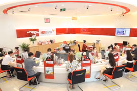 Tham gia tái cơ cấu ngân hàng yếu kém: HDBank sẽ khác với Vietcombank và MBB?