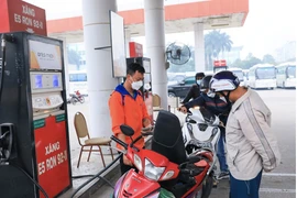 Giảm thuế môi trường, giá xăng giảm 2.200 đồng/lít