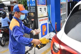 Giá xăng dầu đồng loạt tăng mạnh từ 15h ngày 11/1