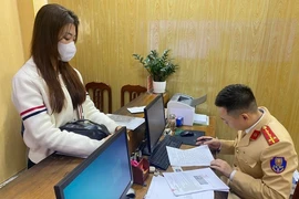  Bị phạt 133 triệu vì vượt đèn đỏ 7 lần, nữ tài xế khai gì?