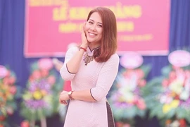 "Truy lùng" cô giáo 9X xinh ngây ngất trong ngày khai giảng