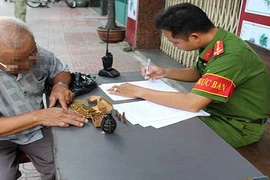 TP HCM: Dân mang nộp hàng trăm súng, đạn