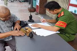 TP HCM: Dân mang nộp hàng trăm súng, đạn