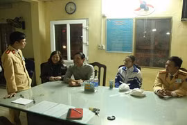 CSGT giúp bé gái lạc từ Thái Bình sang Phủ Lý về nhà