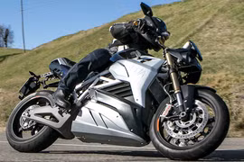 "Soi" siêu môtô chạy điện Energica Eva giá 784 triệu đồng