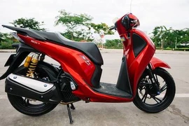 Dân chơi Sài Gòn “lên đồ hiệu” cho xe ga Honda SH 2017