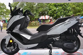 Xe ga SYM CruiSYM "đấu" Honda SH300i giá chỉ 77,5 triệu