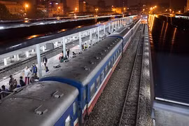 Ảnh: Thế giới bên trong những chuyến tàu đêm Bắc - Nam