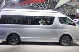 Chi tiết xe khách “sang chảnh” Toyota Hiace Luxury