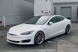 Siêu xe điện Tesla Model S 3 tỷ độ mâm “hàng khủng”