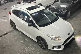 Thợ Sài Gòn “lột xác” hatchback Ford Focus siêu cá tính