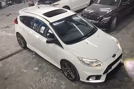 Thợ Sài Gòn “lột xác” hatchback Ford Focus siêu cá tính