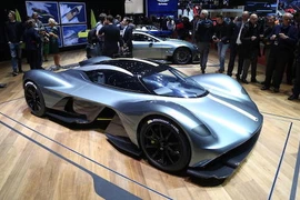 Siêu xe Aston Martin Valkyrie lộ thông số "khủng“