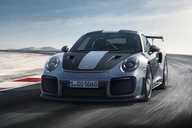Siêu xe Porsche 911 GT2 RS “khủng” nhất chốt giá 6,6 tỷ