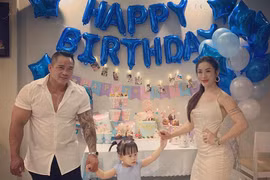 Cô gái Việt có vòng 3 siêu khủng được chồng Canada mê như điếu đổ