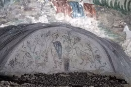 Phát hiện 400 căn phòng chứa đầy châu báu và hài cốt giữa hẻm núi 