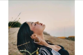 Mãn nhãn với vai trần gợi cảm của Selena Gomez 