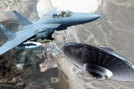 Chấn động tuyên bố... hải quân Mỹ đụng độ UFO, có cả bằng chứng? 