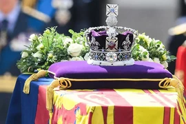 Bí mật Vương miện Đế chế đặt trên linh cữu Nữ hoàng Elizabeth II