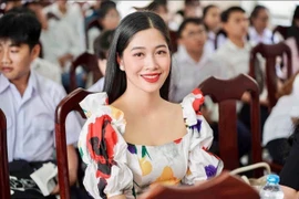 Ngắm gu thời trang đơn giản của nữ tiếp viên lọt chung kết HHHV 2020