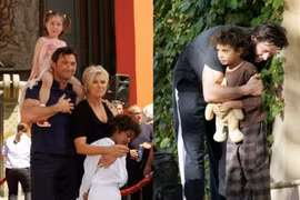 ‘Người sói’ Hugh Jackman tặng 28 tỷ đồng cho nhân viên dịp Giáng Sinh