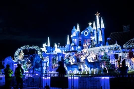 Chi gần 27.000 USD biến nhà thành lâu đài Disneyland