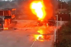 Chiếc xe bồn chở dầu phát nổ như bom ở Trung Quốc