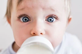 Khan hiếm sữa bột, người phụ nữ bán được hơn 113 lít sữa mẹ