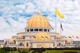 Choáng ngợp trước những toà cung điện hoàng gia lớn nhất thế giới