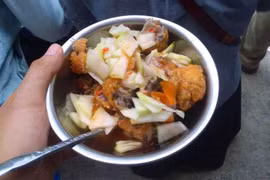 Các món ăn vặt cực ngon hút khách quanh Hồ Tây