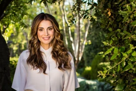 Ở tuổi 50, Hoàng hậu Jordan giữ vẻ đẹp trẻ trung nhờ bí kíp gì?